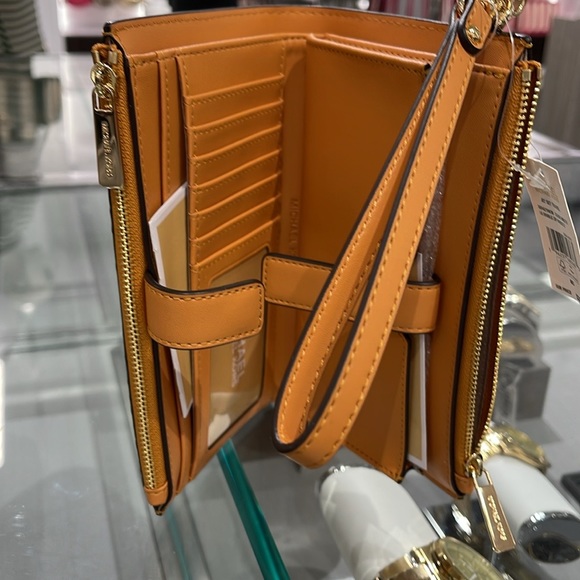MICHAEL KORS JST LG DOUBLE ZIP WRISTLET WALLET PHONE HOLDER 
CIDER
NWT - Picture 5 of 16